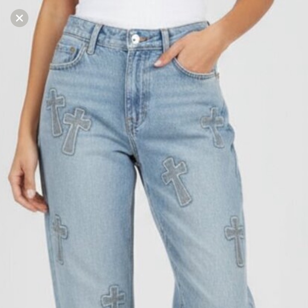 Austin Landing Jeans studded pockets and back seam size 9 cross details